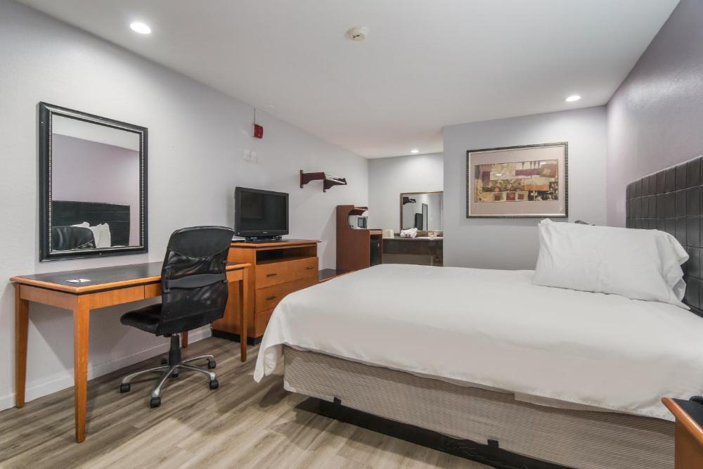 1 King Bed with Microwave Smoking interior